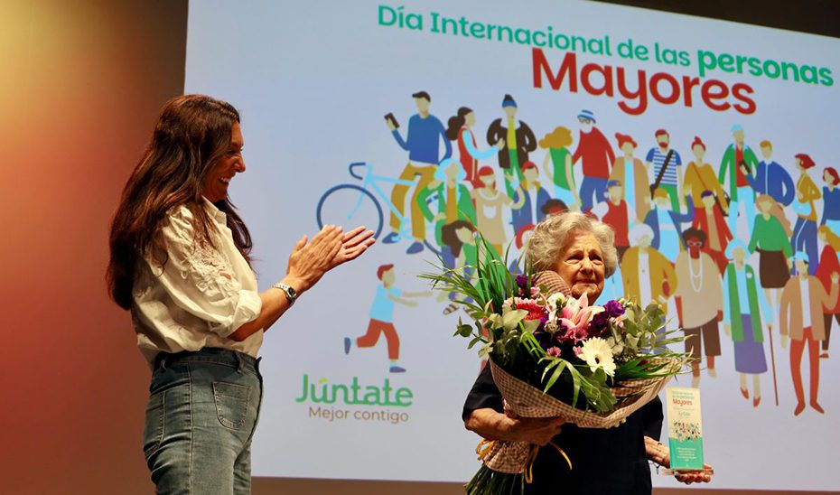 La Junta reivindica el papel de los mayores y su legado de «amor, experiencia y humanidad»
