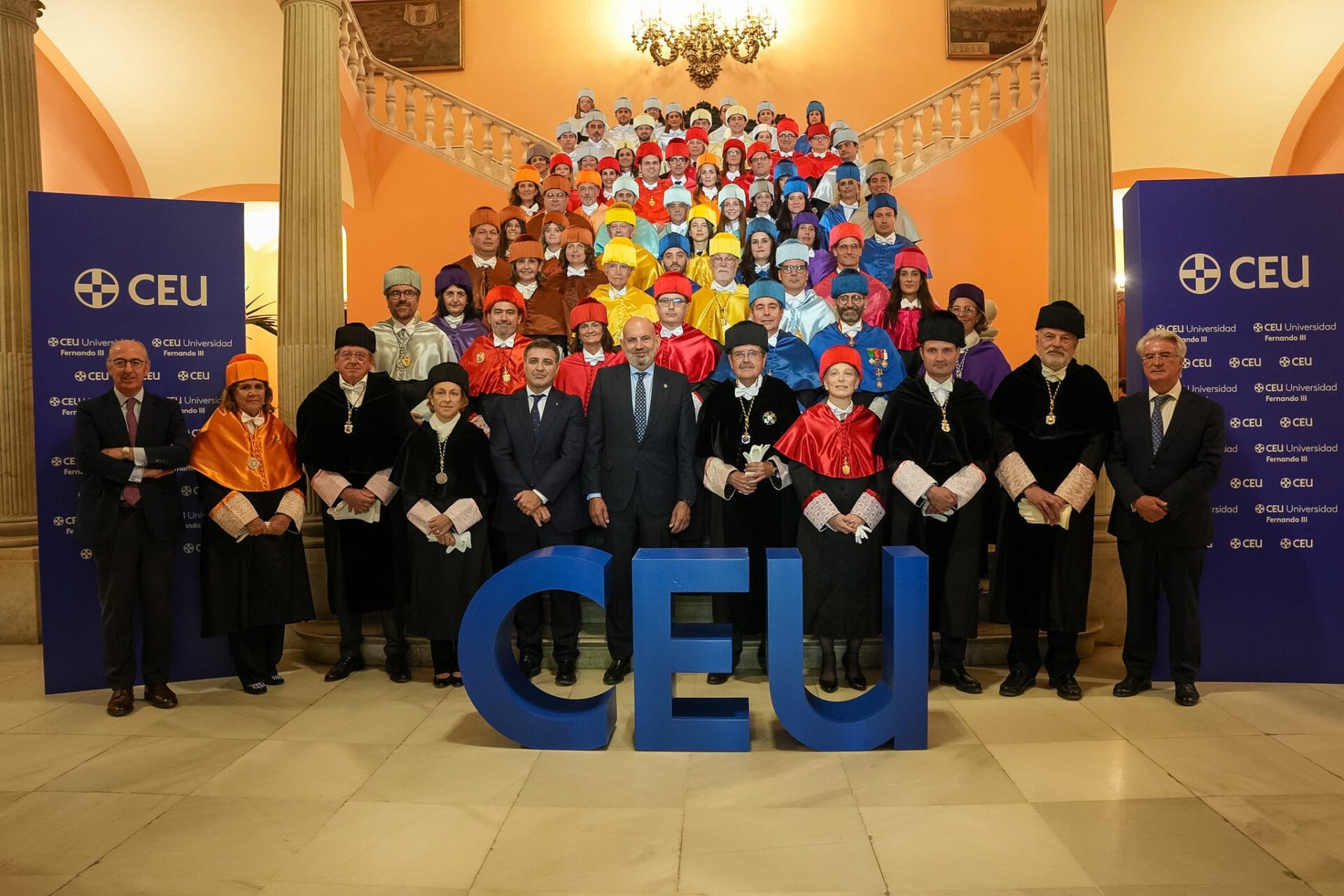 Sevilla se reivindica como “capital del talento del sur de Europa” en el inicio de curso de la Universidad CEU Fernando III en el Ayuntamiento