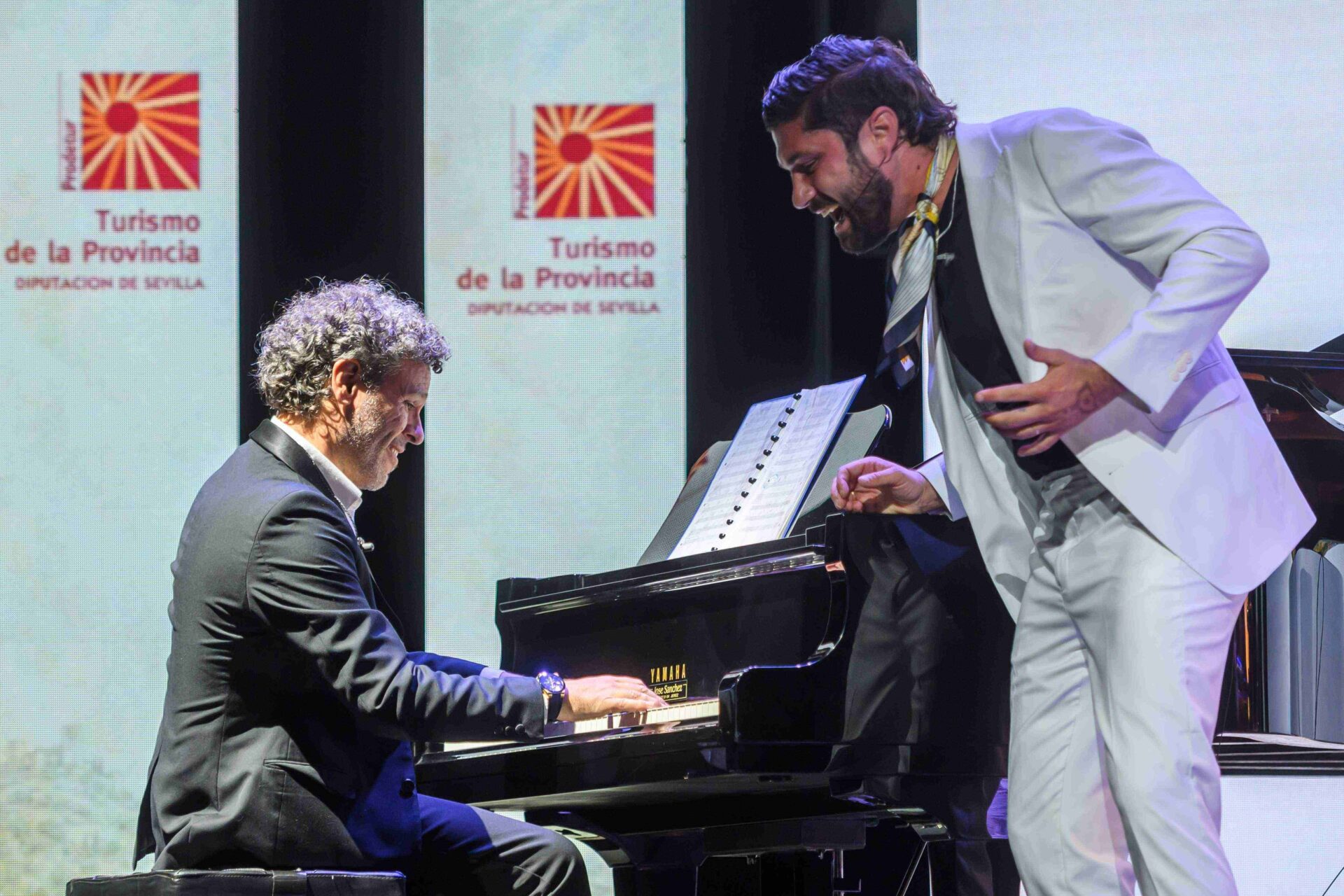 Llega a todas las plataformas ‘Mi trocito de cielo’, el tema con el que Alejandro Astola pone banda sonora a la provincia de Sevilla