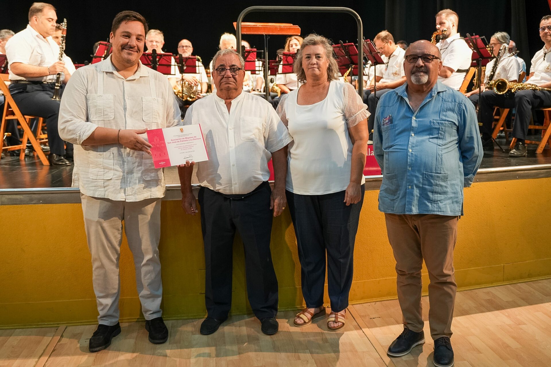 El Ayuntamiento reconoce a diversas entidades vecinales y sociales “por estar al lado de las personas mayores” en la celebración del Día de las Personas de Edad