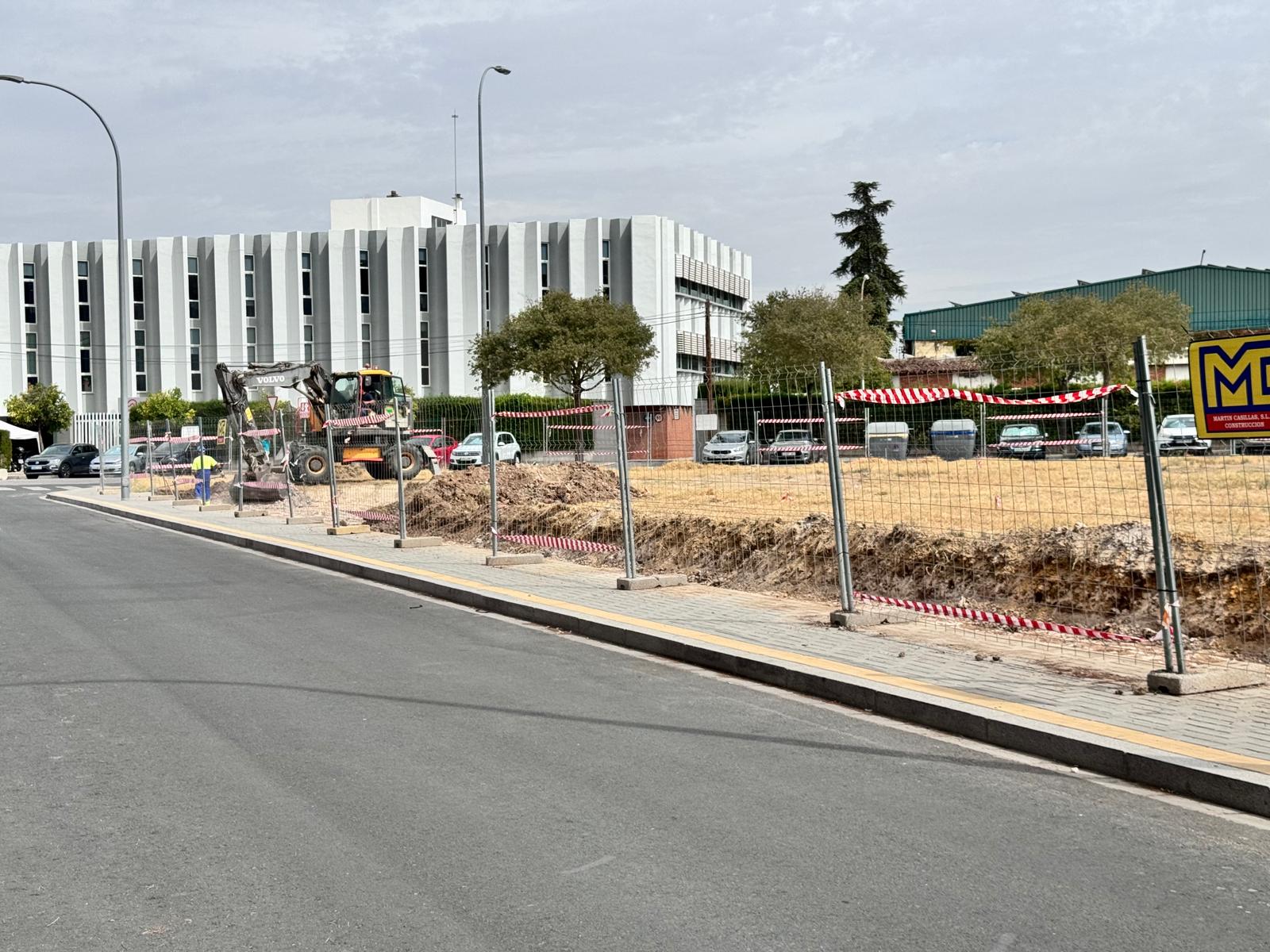 El Gobierno de Sanz inicia las obras del aparcamiento de la calle Roberto Osborne para dotar de 83 nuevas plazas al Polígono Carretera Amarilla