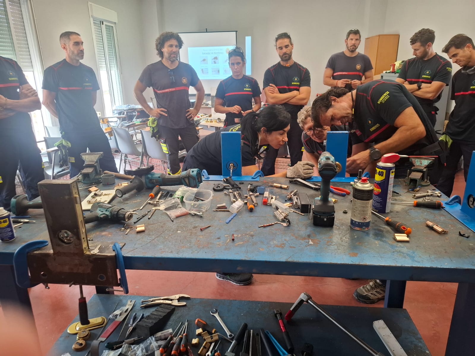 Bomberos del Sistema Provincial amplían su formación en técnicas de apertura en emergencias