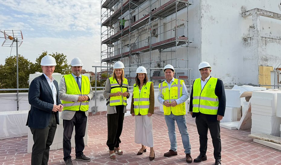 Avanzan las obras de rehabilitación energética y accesibilidad de 64 viviendas protegidas en Huelva