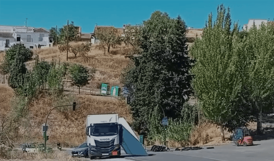 La Junta activa la fase de premergencia del Plan de Emergencia ante el Riesgo de Accidentes en el Transporte de Mercancías Peligrosas por el siniestro de un camión en la A-4002 en Granada