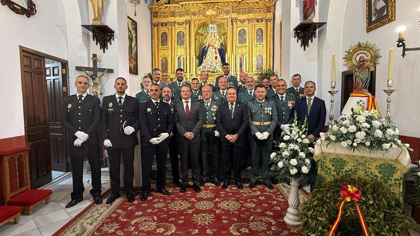 Acto institucional en honor a la Virgen del Pilar, patrona de la Guardia civil, en Palomares del Río