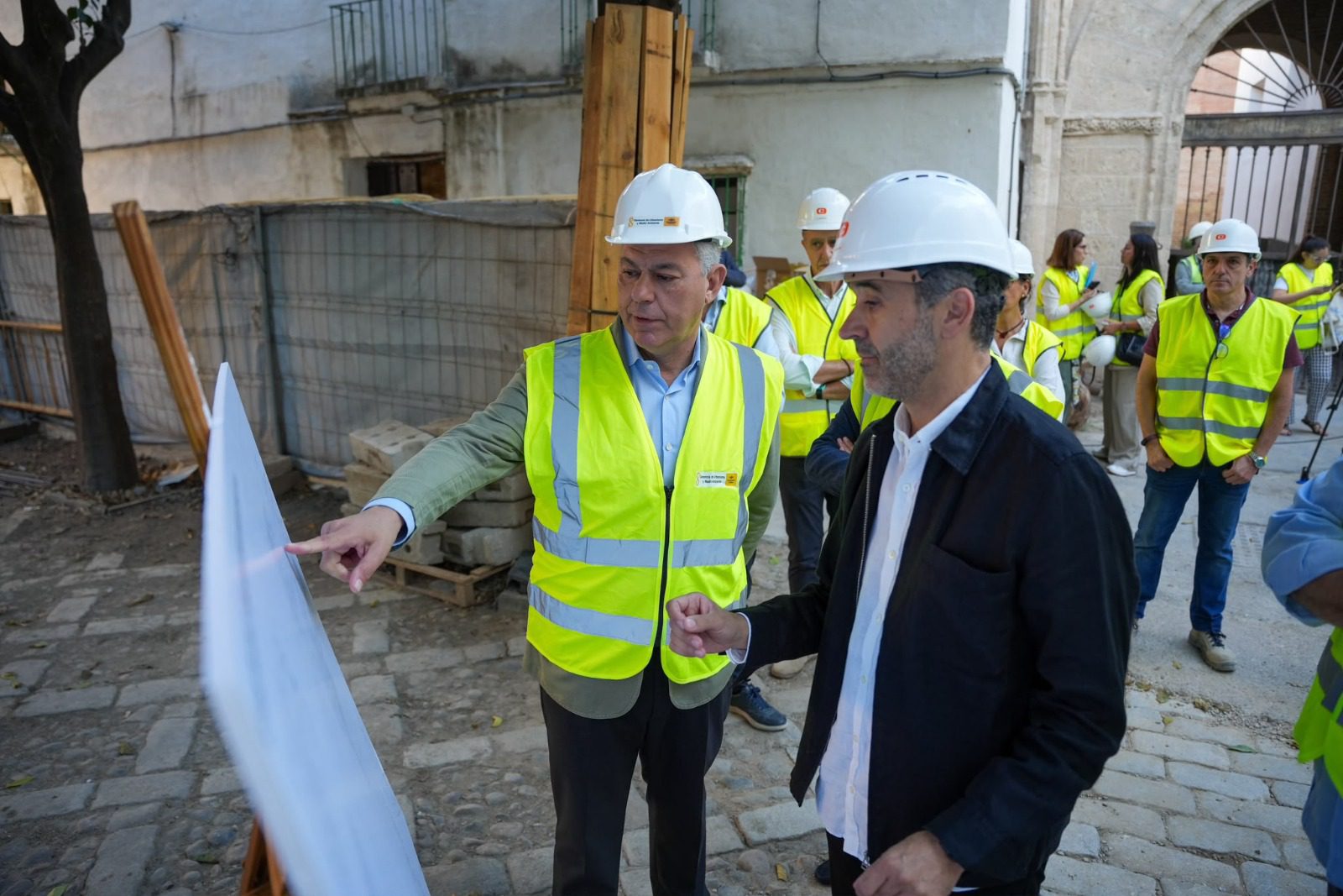 El alcalde visita el monasterio de Santa Clara para comprobar el avance de las obras de rehabilitación