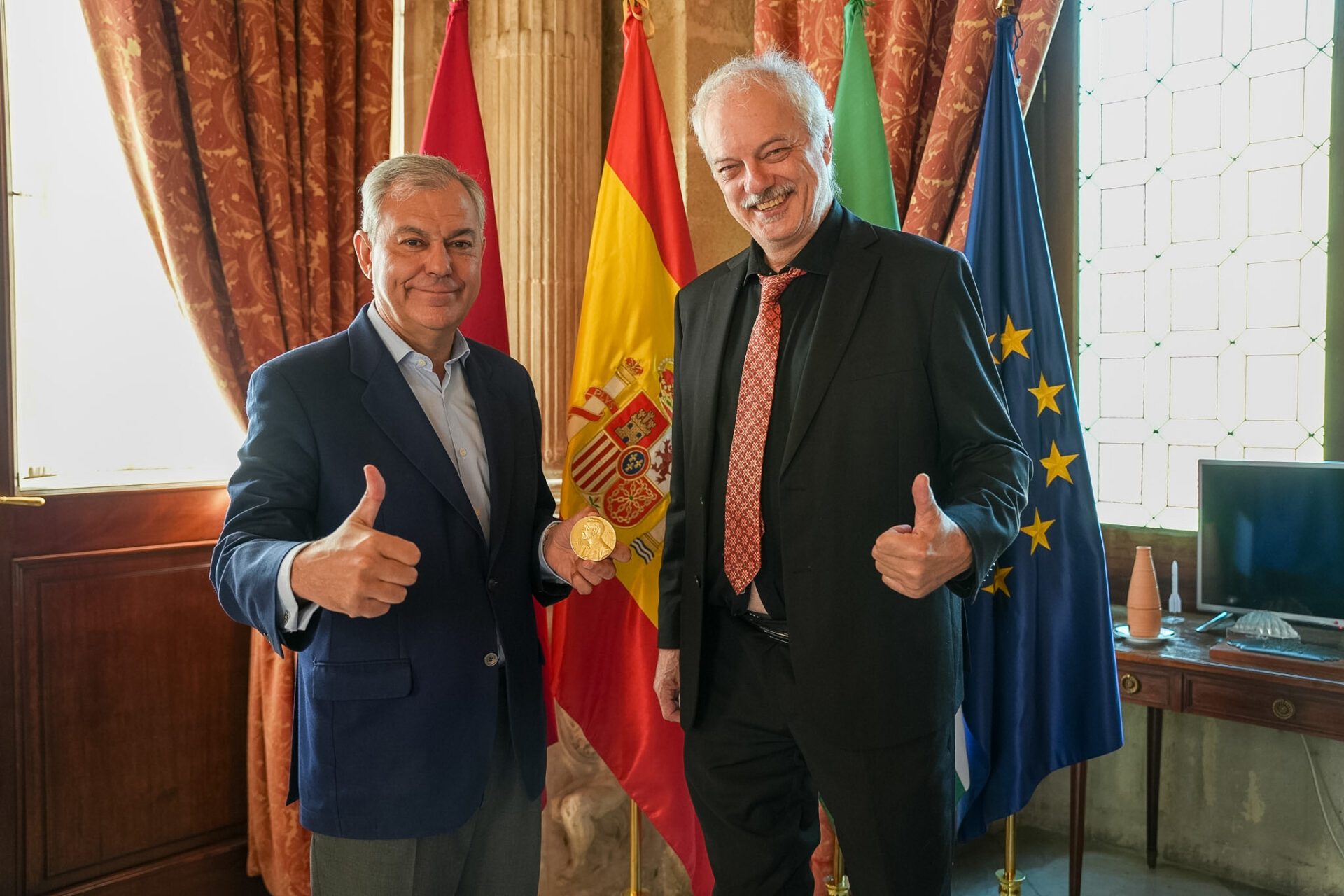 El alcalde Sanz recibe en la Casa Consistorial al Premio Nobel de Química Morten Meldal