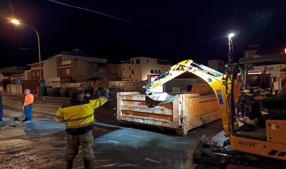 EMA 1-1-2 cierra la noche con casi 90 incidencias por el temporal, 73 de ellas en Málaga
