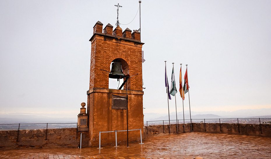 La campana de la Torre de la Vela tañe por García Lorca