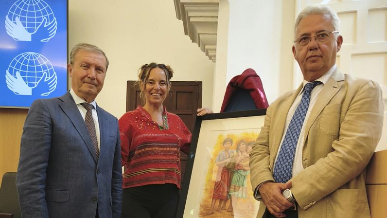 Manos Unidas Sevilla presenta el cartel de su X Gala solidaria bajo el lema ‘Declara la guerra al hambre’