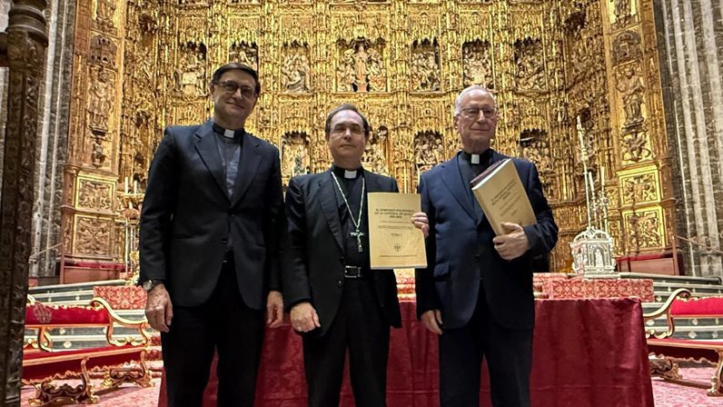La Catedral homenajea a Herminio González tras 39 años al servicio de la música y la liturgia