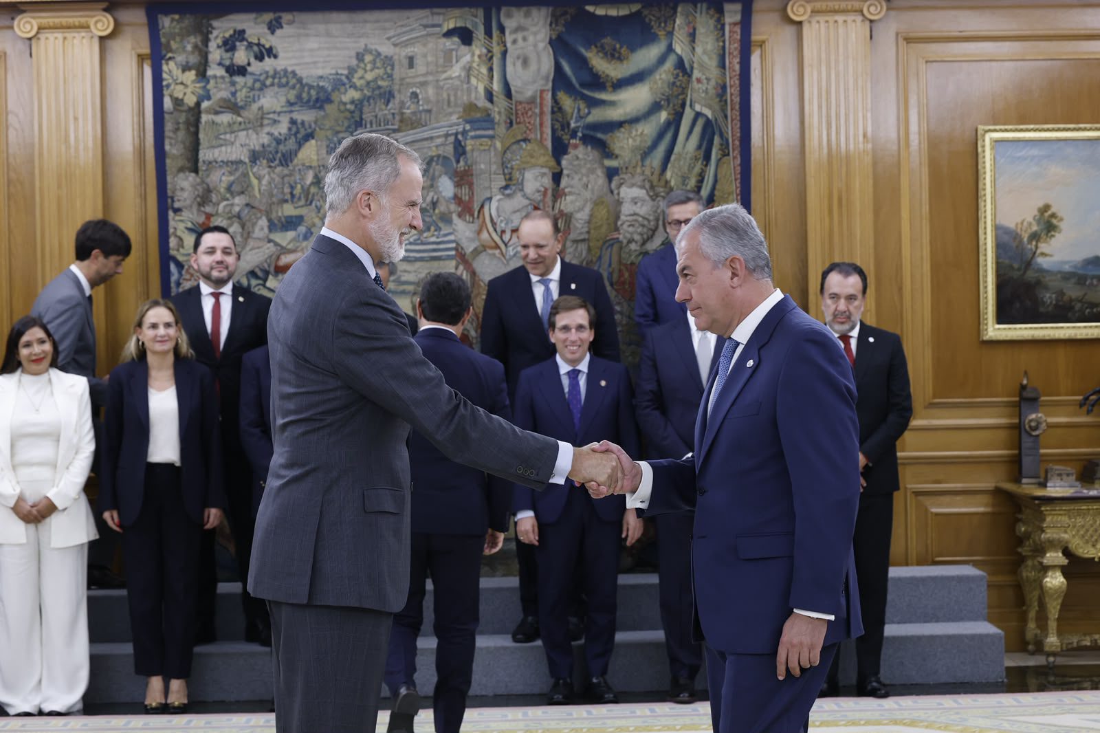 El alcalde Sanz asiste en la Zarzuela a la recepción de los Reyes a los participantes en el II Encuentro de Ciudades Iberoamericanas, que celebra este martes en Sevilla el primer acto del Centenario de la Exposición de 1929
