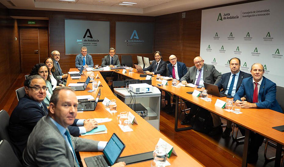 La Junta presenta a los rectores una decena de medidas para atraer y retener talento hasta 2030