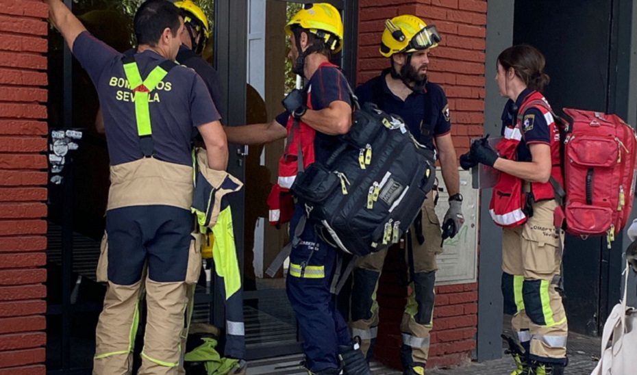 Cuatro heridos tras el incendio de una vivienda en Sevilla capital