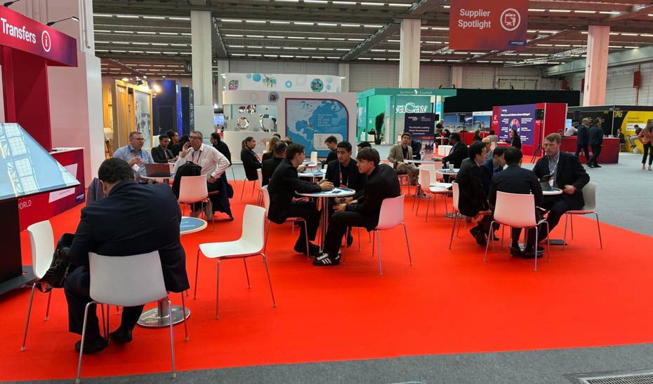 Andalucía mantiene encuentros con aerolíneas en la feria de conectividad Routes World