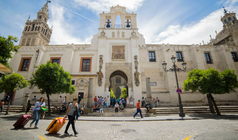El turismo genera más de 59.000 empleos en hoteles este verano, casi un 10% más que el año anterior