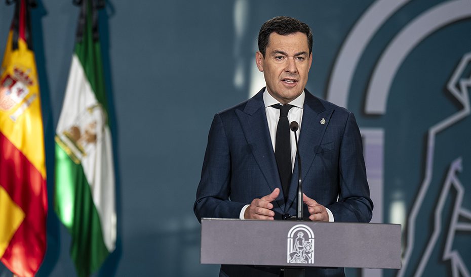 Moreno traslada el dolor de Andalucía por la tragedia ferroviaria y exige «verdad» para conocer las causas
