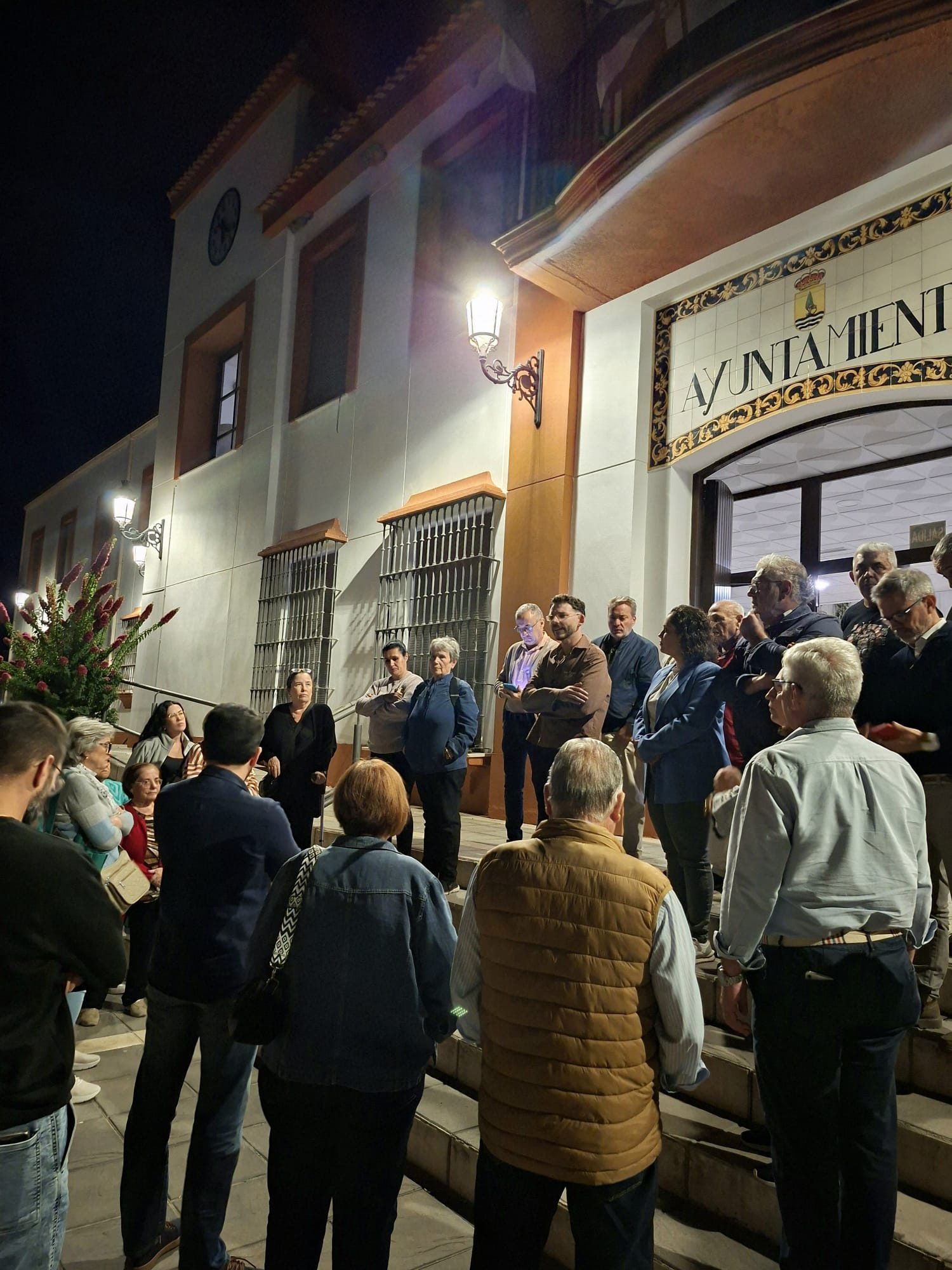El Ayuntamiento de Gelves guarda un minuto de silencio en memoria de las víctimas del accidente ferroviario